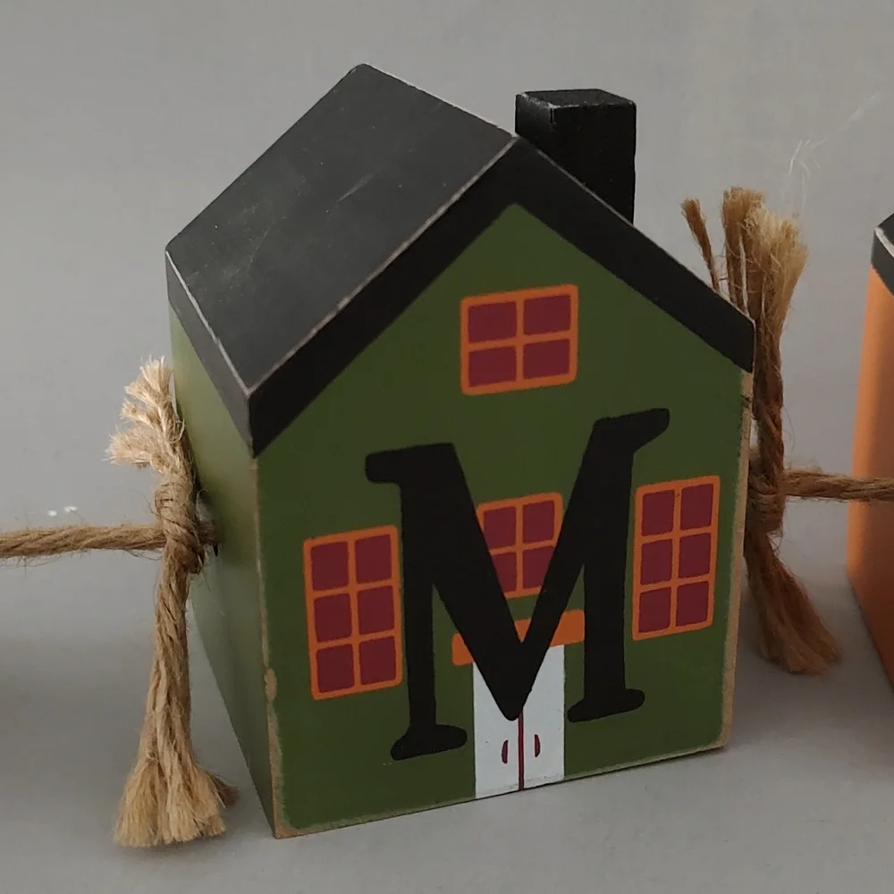 Harvest House Decor 4 Wooden Block Homes rope together Good Condition